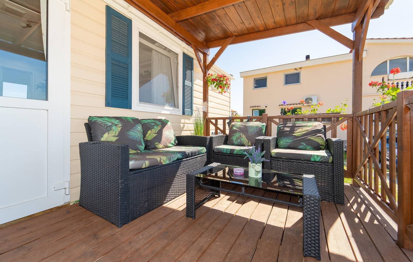 Foto 3 von 23: Gemütliches Mobilheim mit Meerblick, WLAN und Terrasse – 1 km vom Strand entfernt