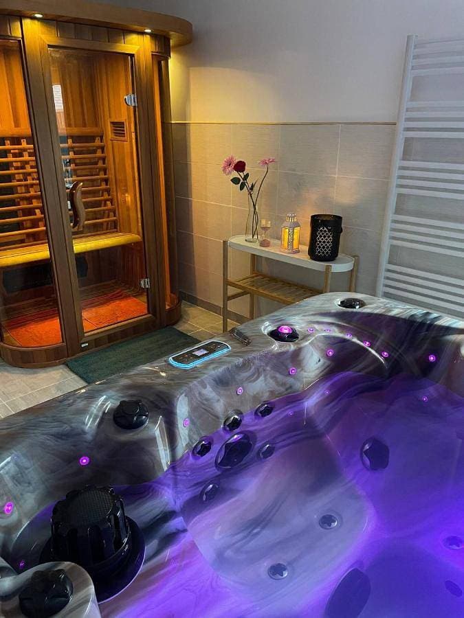 Jacuzzi & Sauna privatifs - Vue mer 1