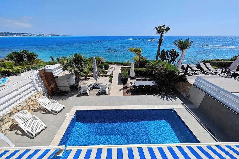 SunResidence, 3 bed, first line, Coral bay 1