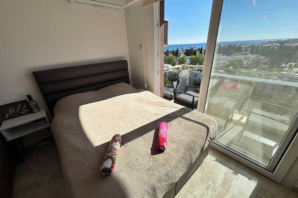 Foto 3 von 18: Beautiful Sea View Studio with Pool. 5-Min Walk to the Beach