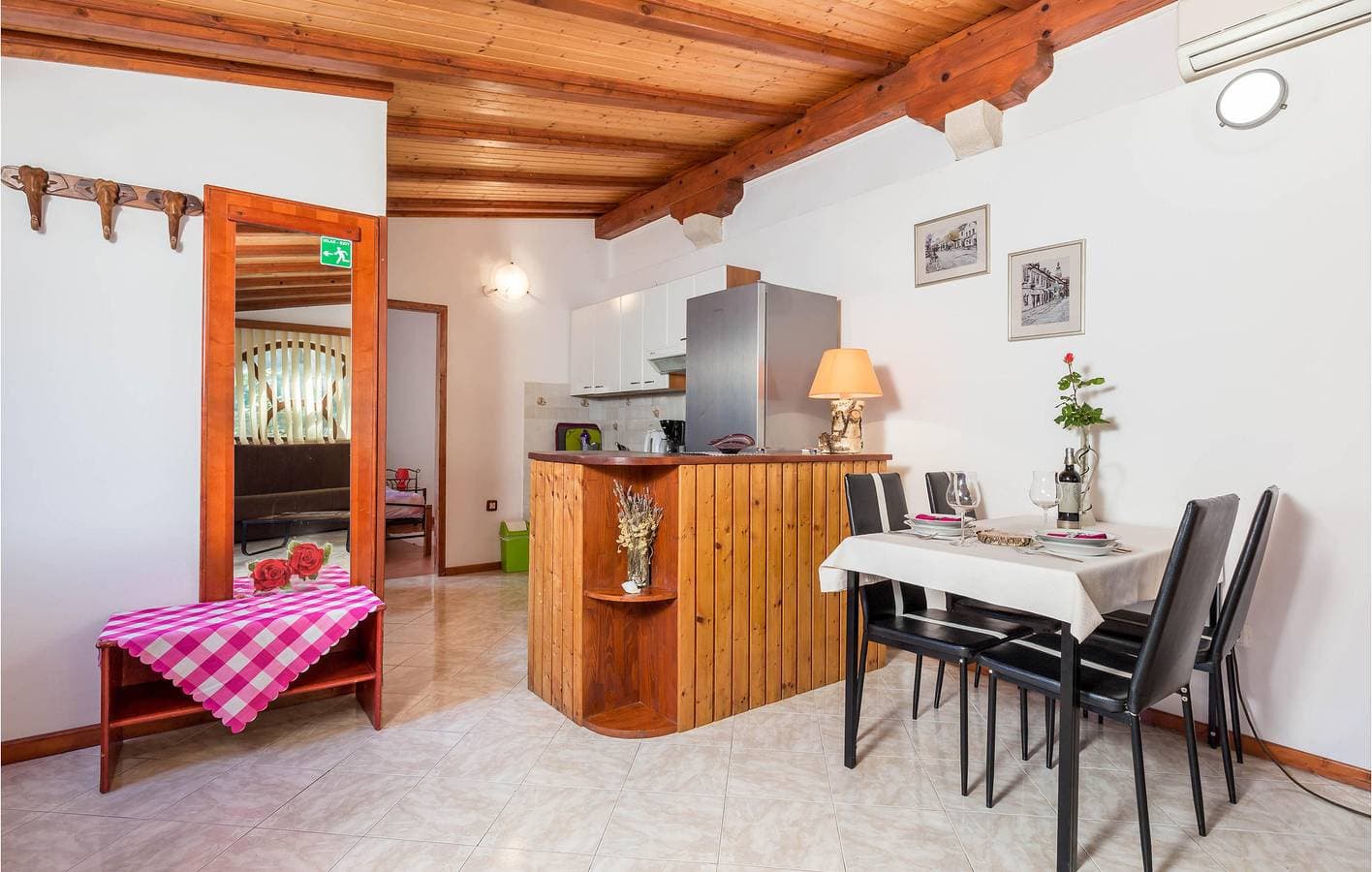 Foto 8 von 33: Gemütliche Ferienwohnung mit Terrasse, WLAN und Parkplatz in der Nähe des Strandes von Valdarke