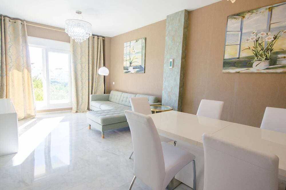 Foto 9 von 22: Luxuswohnung in Estepona mit Terrasse und Parkplatz