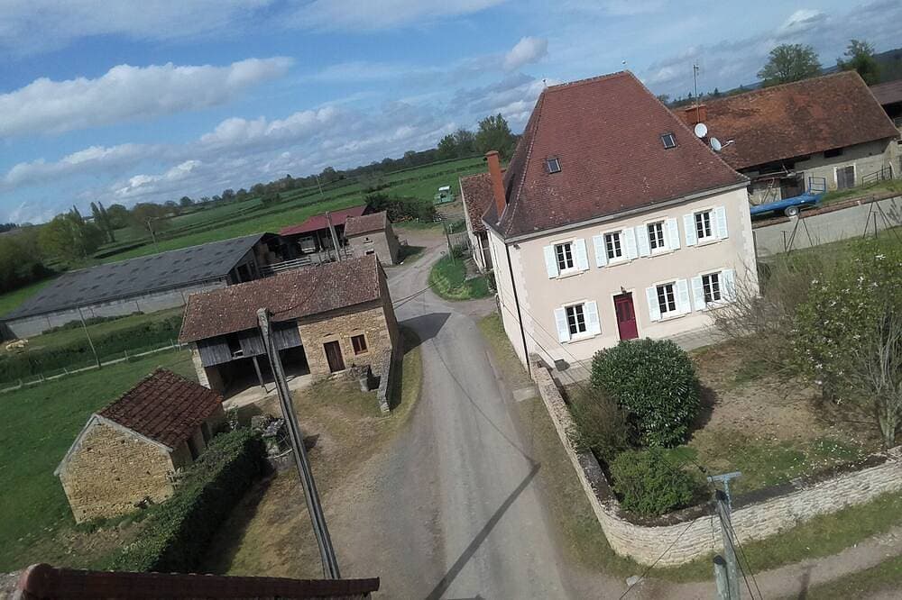 Charming house in the Charolais countryside overlooking the valley 1