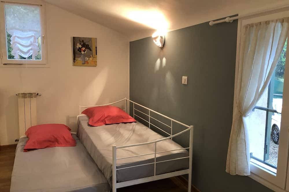 Foto 5 von 30: Im Herzen von 4600m2 von Eichen, ruhig: Schwimmbad, Tennis, Pétanque, privat