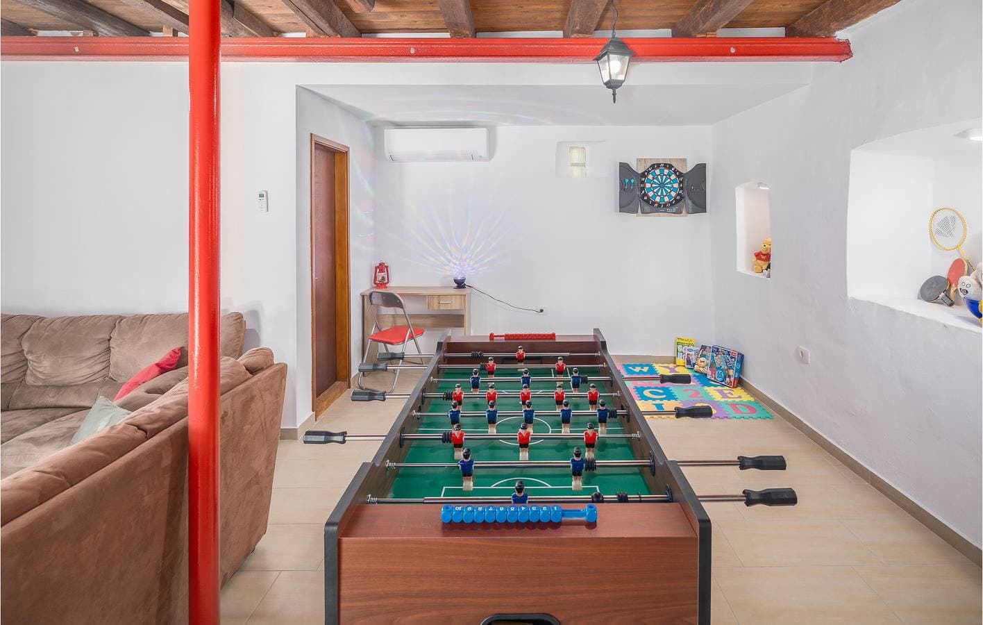 Foto 9 von 34: Geräumige 2-Zimmer-Wohnung mit Pool, WLAN und Parkplatz in der Nähe des Stadtzentrums von Sutivanac
