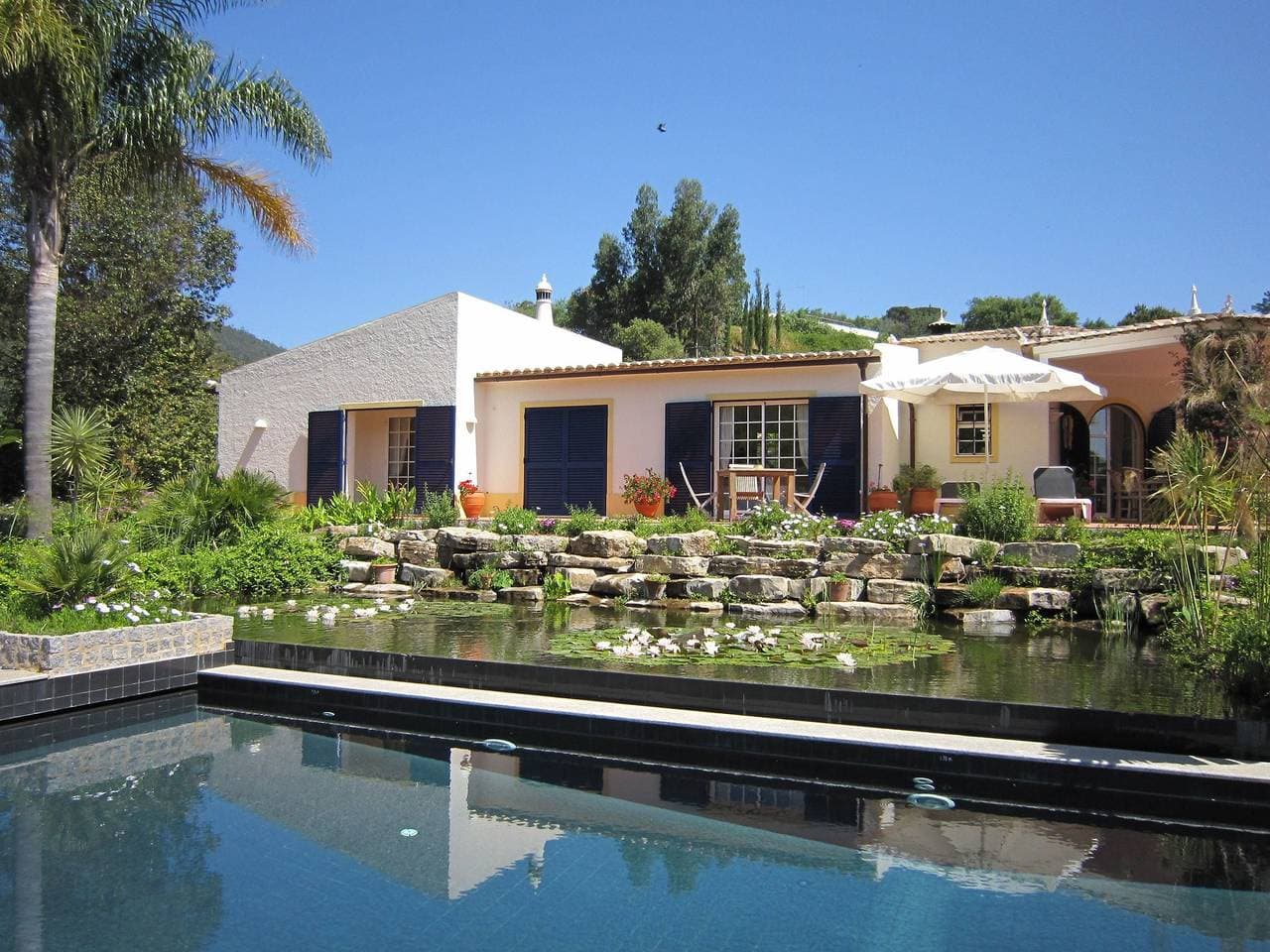 Villa mit Gartenoase in Monchique 1