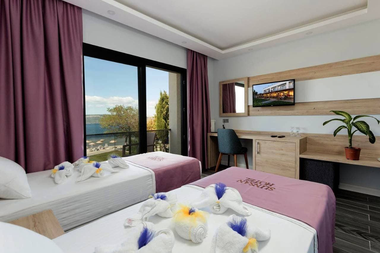 Foto 5 von 16: Double or Twin Room with Pool View