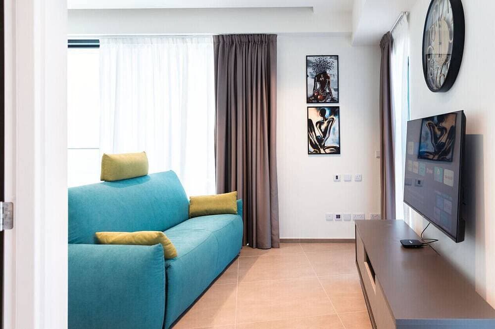 Foto 7 von 30: Mercury Tower Exclusive 1Br w/Rooftop Pool by ArcoCollection