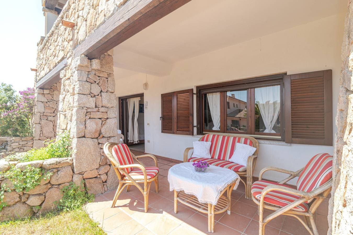 Foto 7 von 27: Apartment 'Trilocale Corallo 300 m vom Strand' mit Gemeinschaftspool, privater Terrasse und privatem Garten