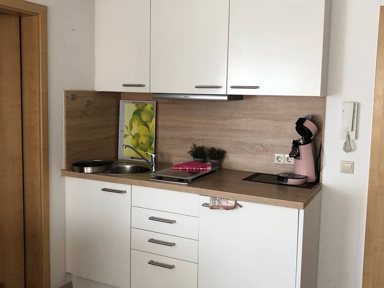 Foto 7 von 17: Kleine Ferienwohnung mit Seeblick, Balkon und Wi-Fi