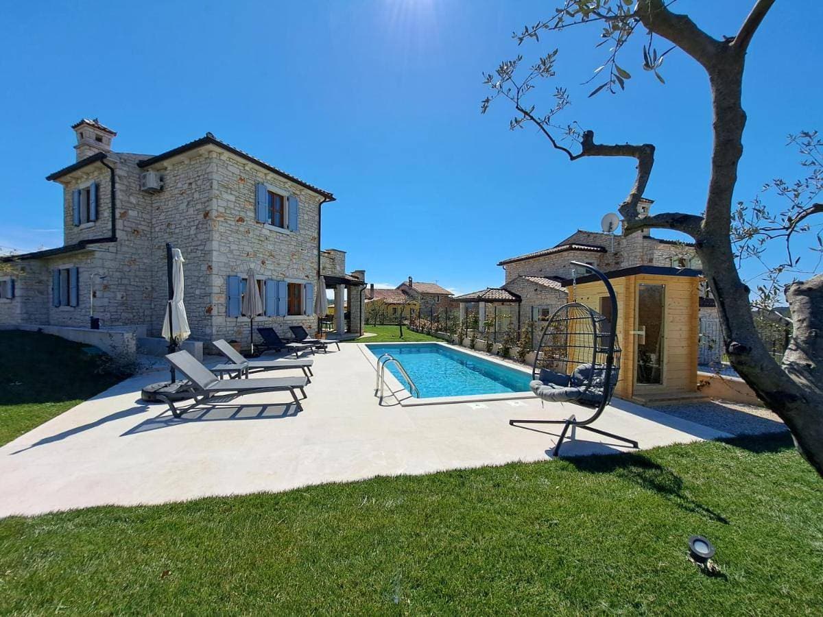 Foto 2 von 92: Villa with Private Pool