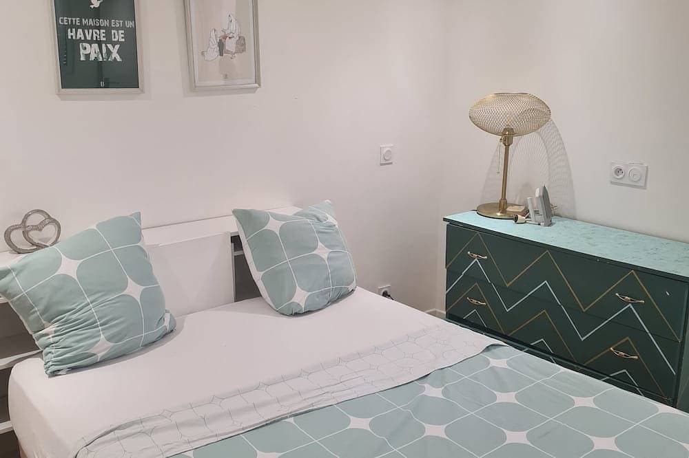 One-Bedroom Apartment 1