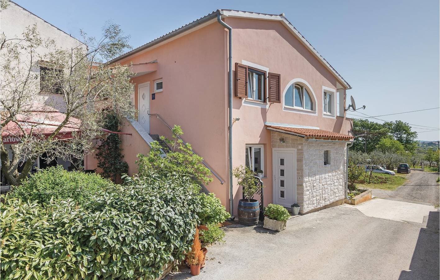 Charmantes Apartment mit Pool und Terrasse, 2 km vom FKK-Strand entfernt 1