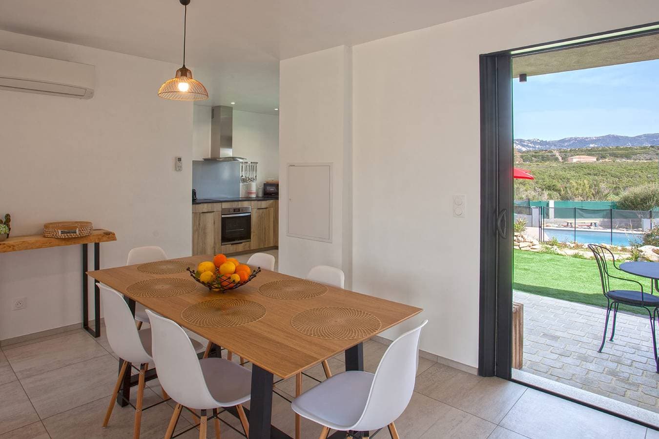 Foto 5 von 45: Ferienwohnung für 6 Personen mit Terrasse