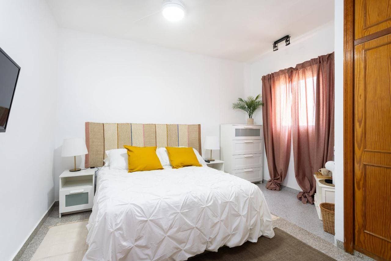 EDEN RENTALS 105 Surfy Stylish Bed&Coffee Room 1