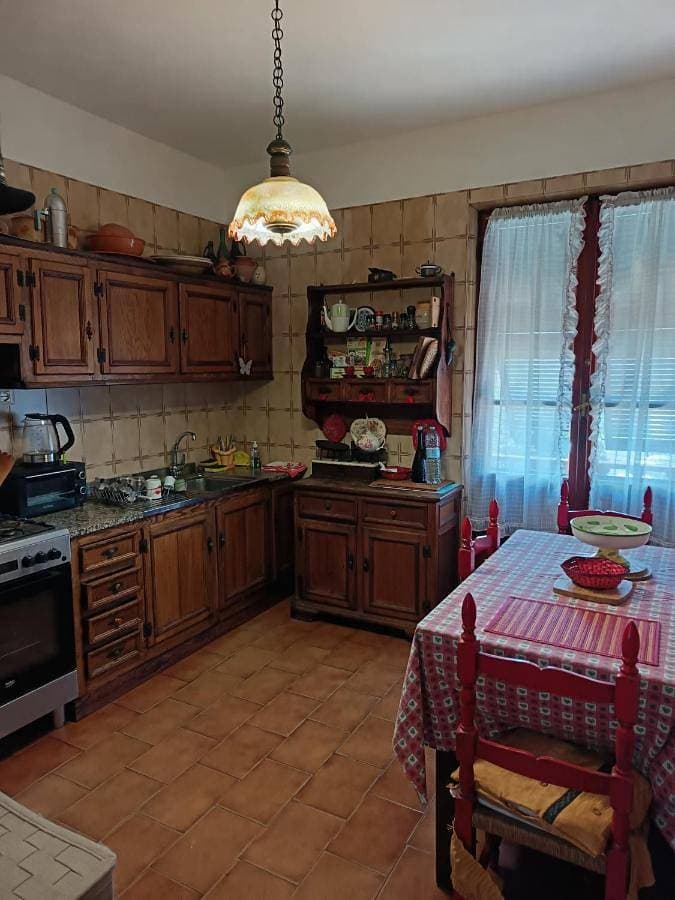 Foto 4 von 5: Three-Bedroom House
