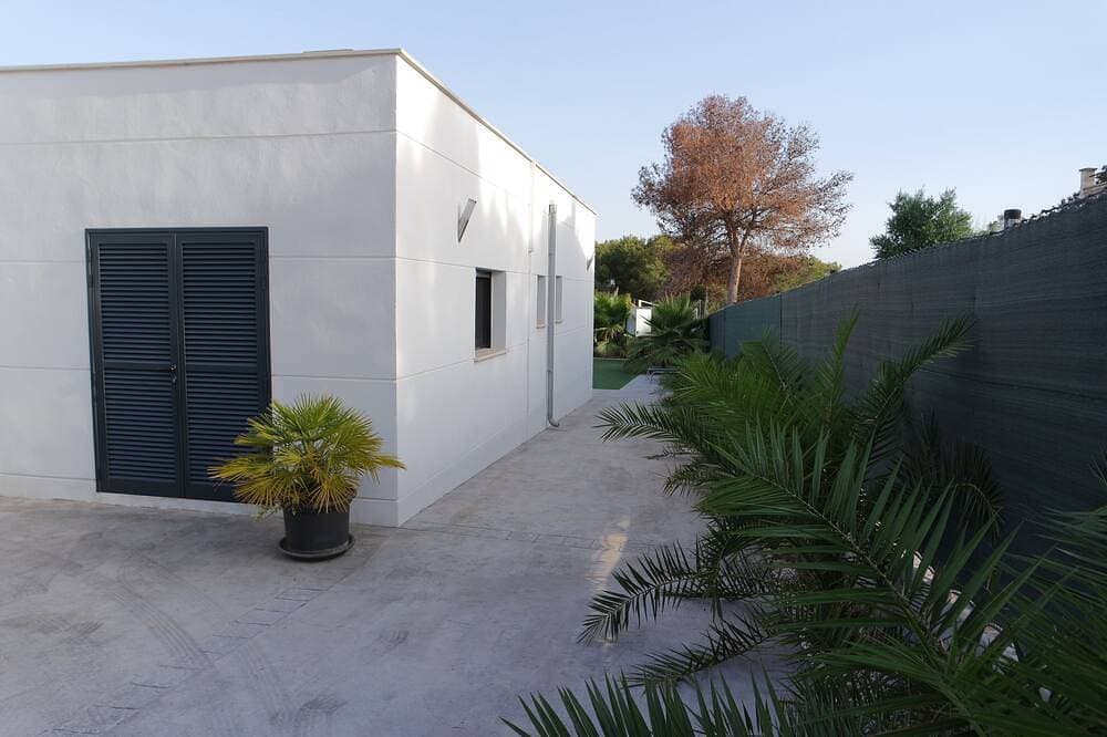 Foto 13 von 24: Moderner Bungalow mit beheiztem Pool, 50m vom Meer - Whirlpool -
