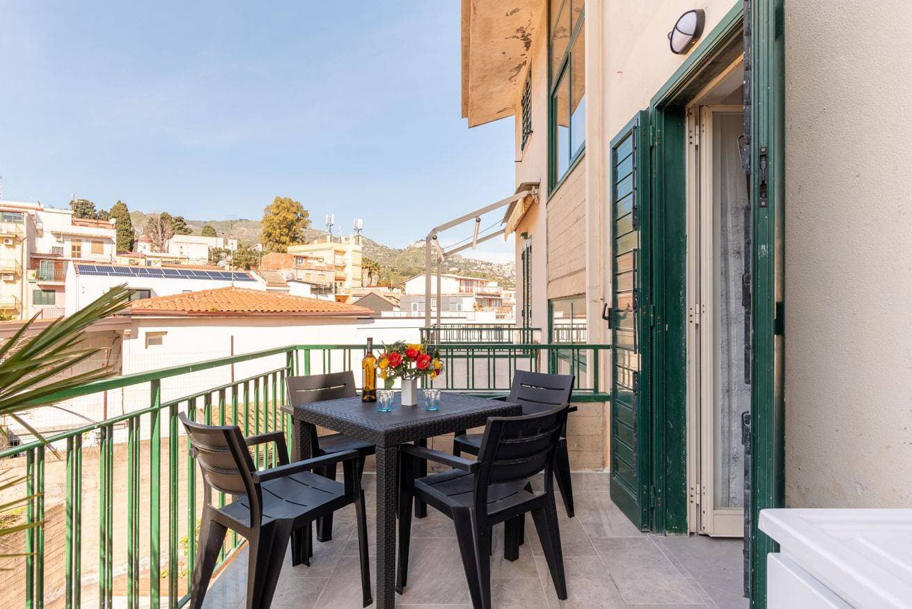 Foto 2 von 15: Ferienwohnung für 4 Personen mit Balkon/Terrasse