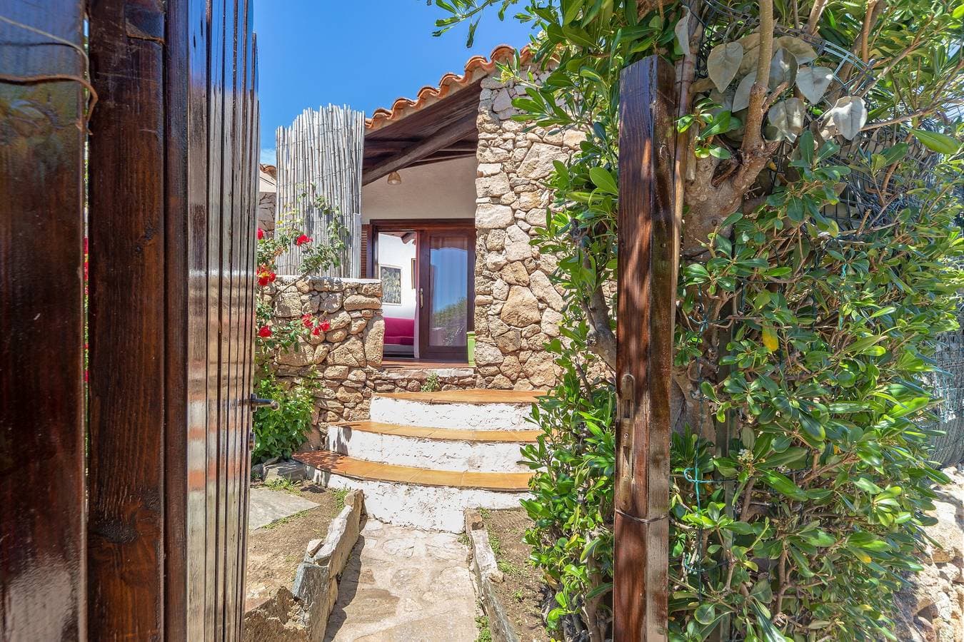 Foto 3 von 31: Cottage 'con terrazza e vista mare; parcheggio disponibile su strada'