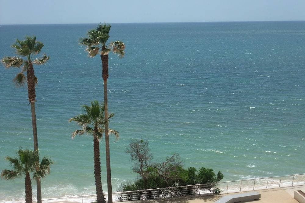 Studio on Avenida Marginal, sea front, parking space 1