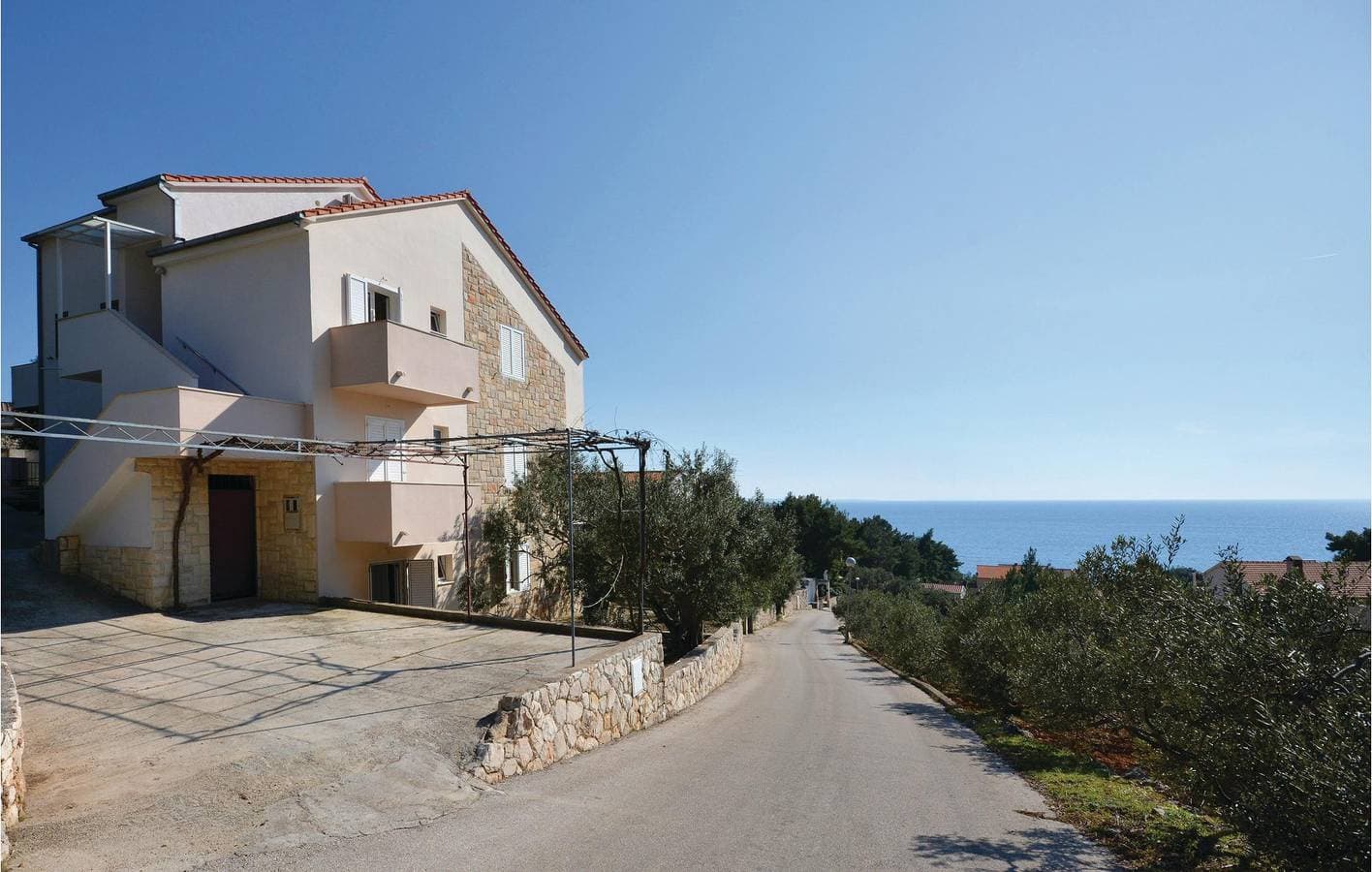 Gemütliche 300 m zum Strand: Klimatisierte Wohnung mit Terrasse und Parkplatz 1