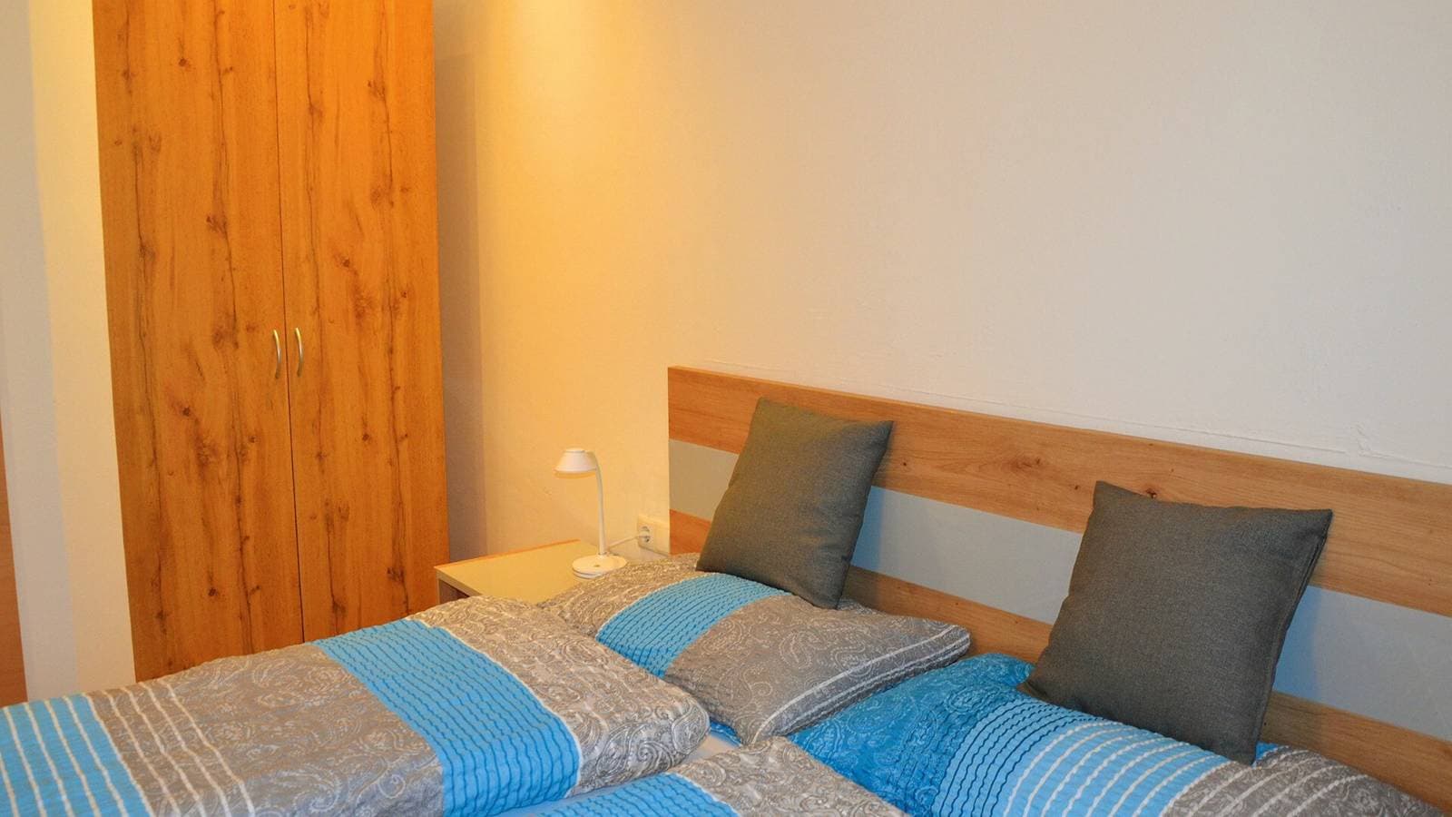 Foto 3 von 28: Ferienwohnung 'Residenz Sonnegg 4' mit Bergblick, Gemeinschaftspool und WLAN