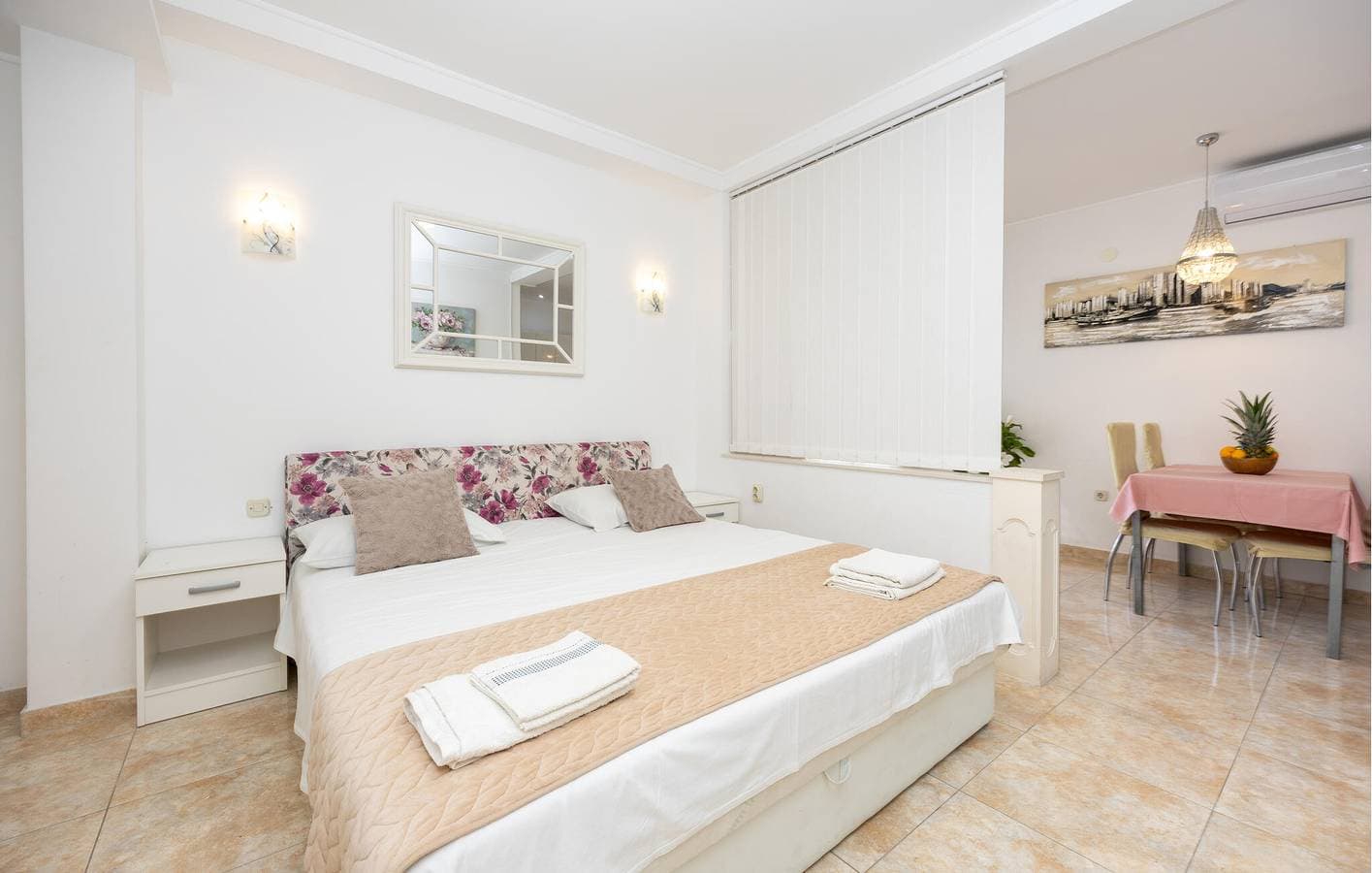 Foto 10 von 23: Apartment mit Meerblick, Wifi, AC, Pool und Terrasse