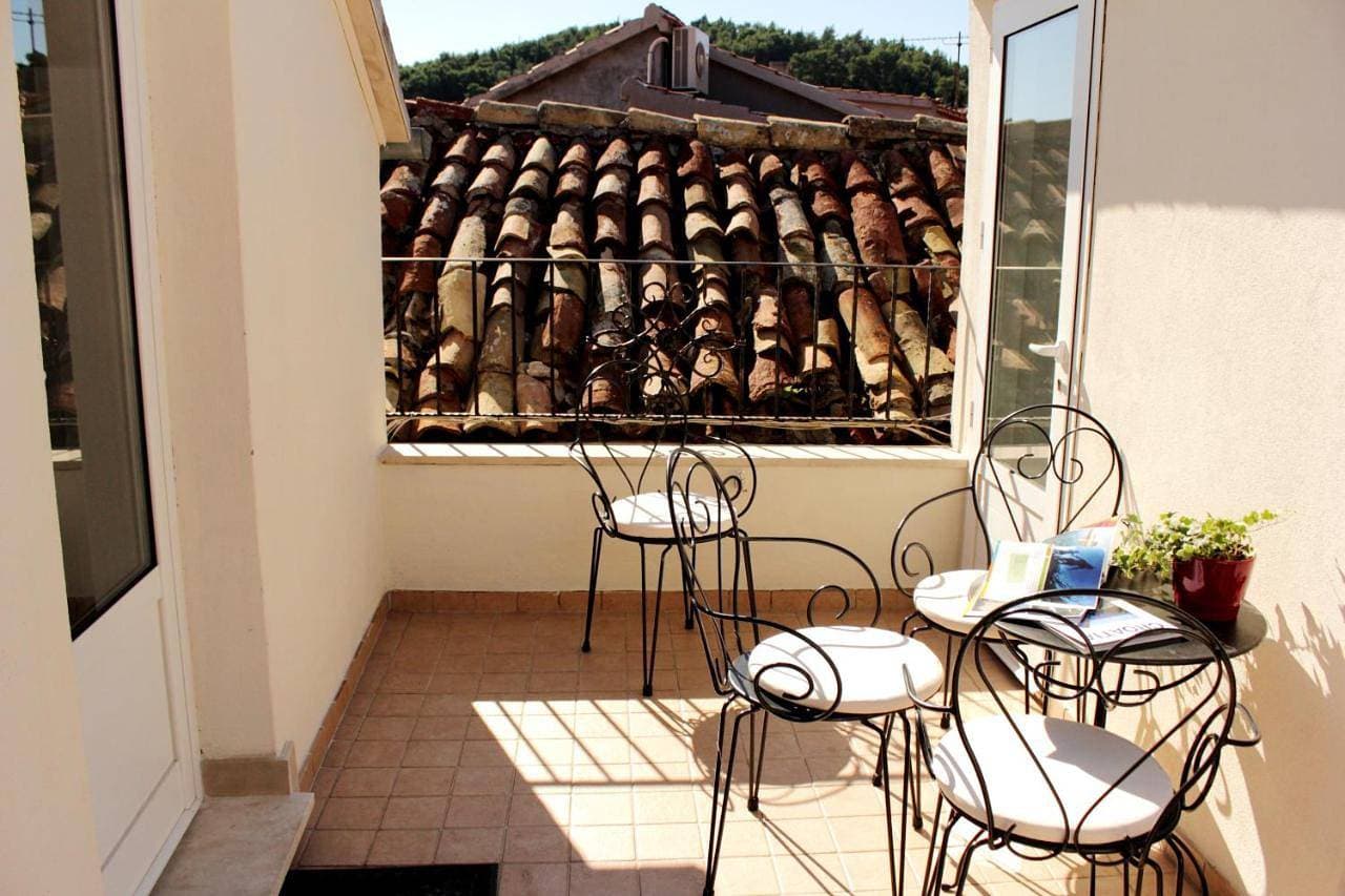 Foto 6 von 27: One-Bedroom Apartment with Balcony and Sea View