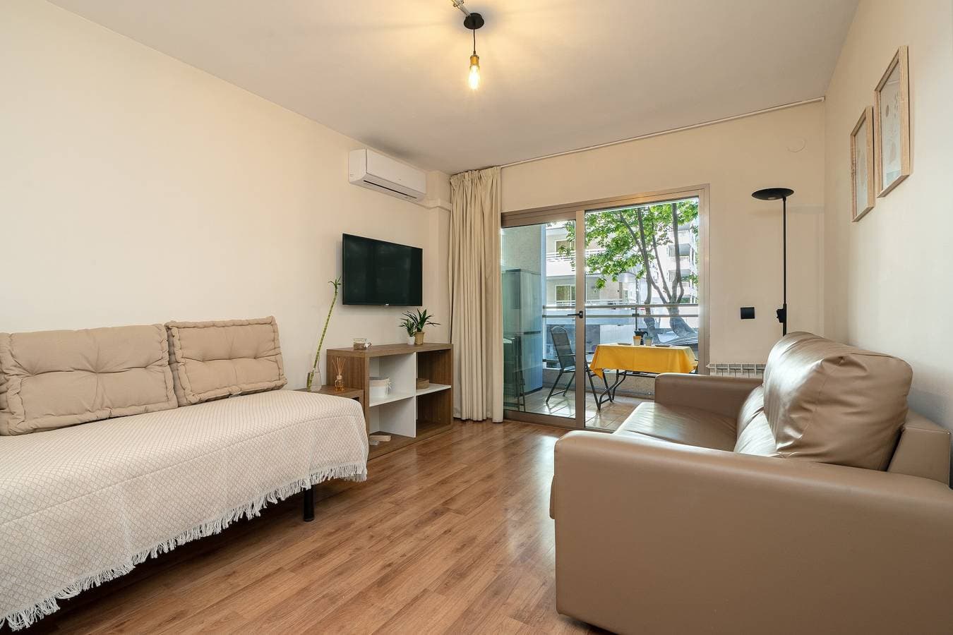 Foto 3 von 22: Ferienwohnung 'Apartamentos Salou - 112' mit Gemeinschaftspool, WLAN und Klimaanlage