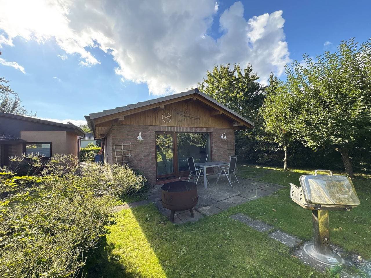 Bungalow im Garten - Komfortables Ferienhaus mit Terrasse und Feuerschale 1