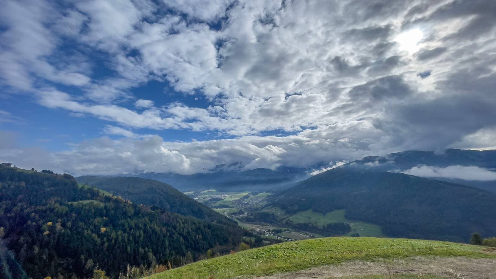 Foto 9 von 39: Ferienwohnung 'Peunt' mit Bergblick, Gemeinschaftsterrasse und Wi-Fi