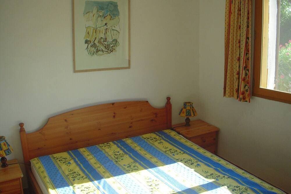 Foto 2 von 23: Ferienhaus auf parkähnlichem Privatanwesen mit Pool bei Arles in der Provence