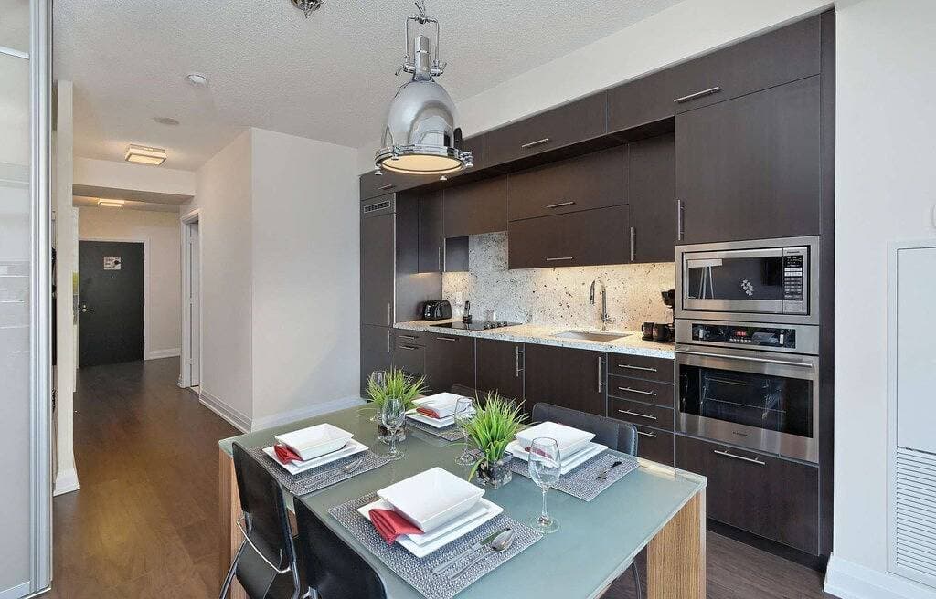 Foto 2 von 9: Hullmark -Prime Location-NorthYork