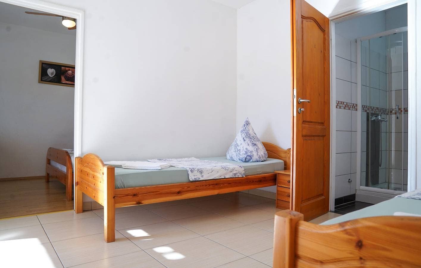 Foto 13 von 20: Gemütliche Ferienwohnung mit Terrasse, WLAN und Parkplatz in der Nähe des Strandes Tri Žala
