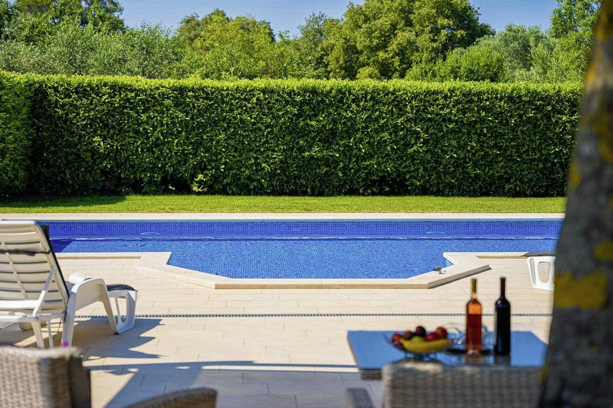 Foto 8 von 48: Ferienhaus Agricola * 2000 m2 Garten, privater Pool, Grill, WLAN