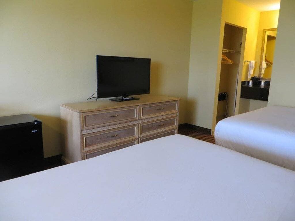 Foto 13 von 34: Close to Attractions! Comfy Unit, Pool, Shuttle to Parks, Parking, Breakfast