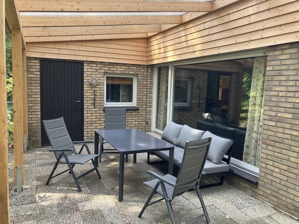 Foto 2 von 25: Mit Garten und Kamin