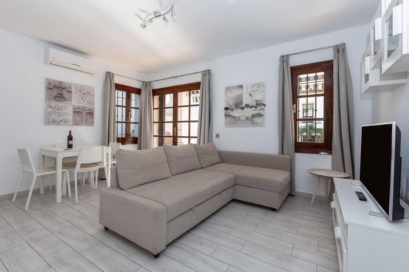 Foto 7 von 28: Valleverde - Cosy apartment with shared pool and free WiFi.