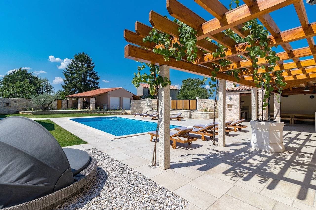 Foto 9 von 58: Herrliche und geräumige Villa mit Privatpool und großem Hof und Garten