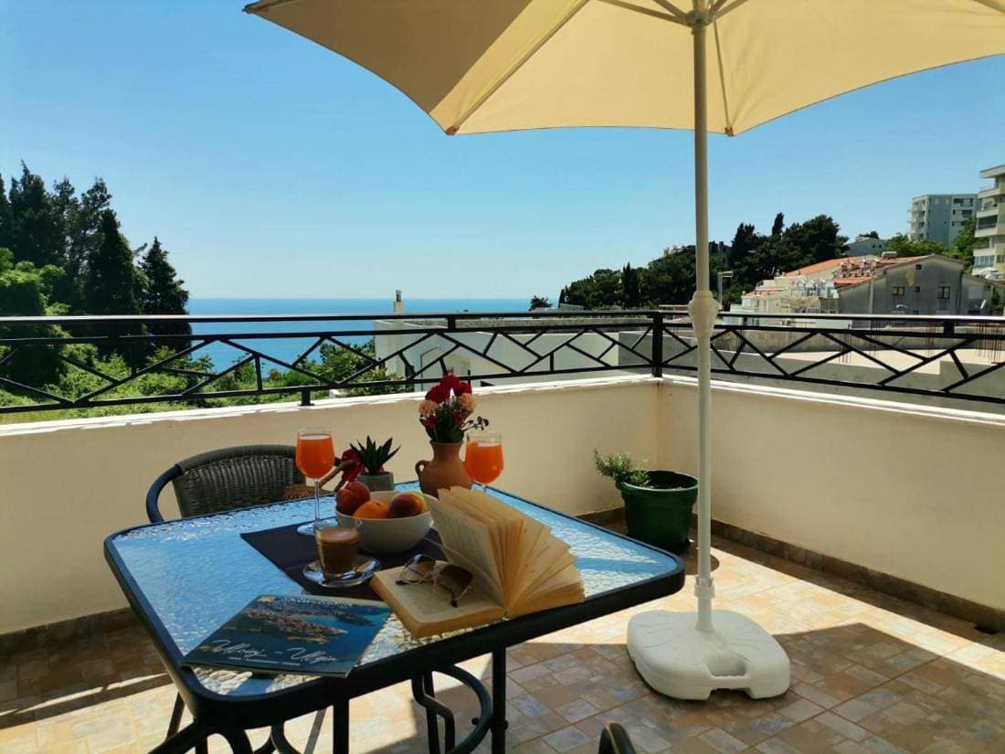 Foto 3 von 44: Studio mit Meerblick und großer Terrasse mit Sonnenliege