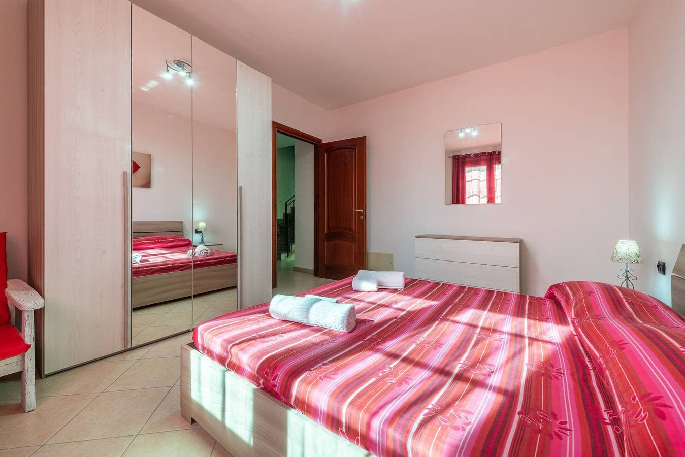 Foto 4 von 23: Ferienhaus "Villa Sunset" nahe dem Strand mit Meerblick, Garten & Terrasse