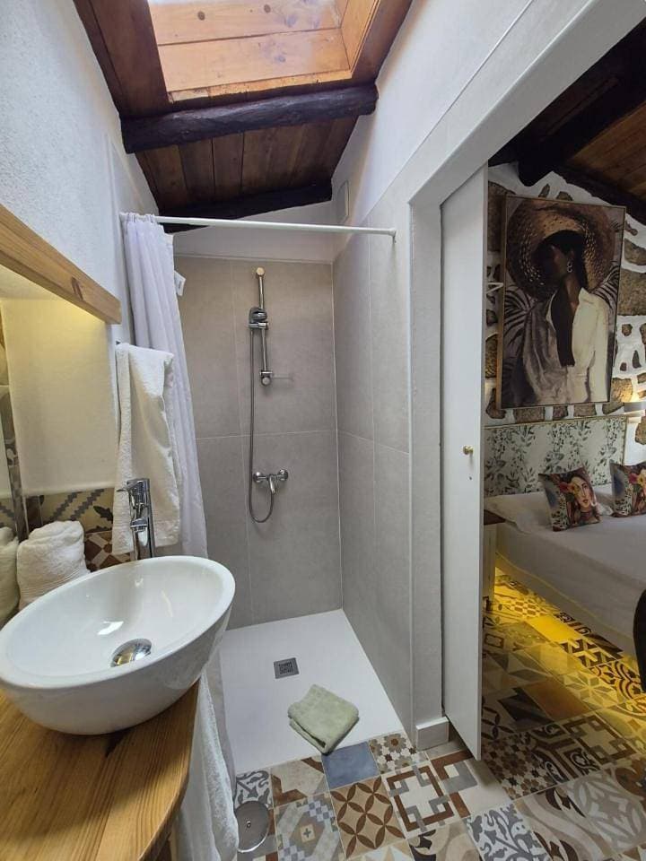 Foto 8 von 26: Double Room with Private Bathroom