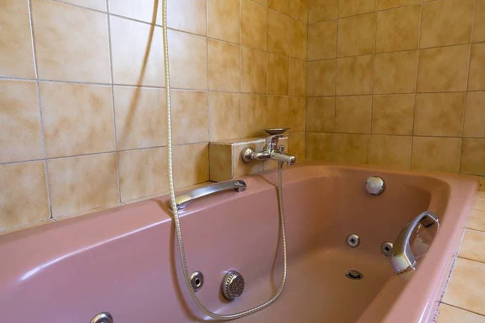 Foto 10 von 26: Villa 220 m² Seeblick - Swimmingpool und privater Tennisplatz