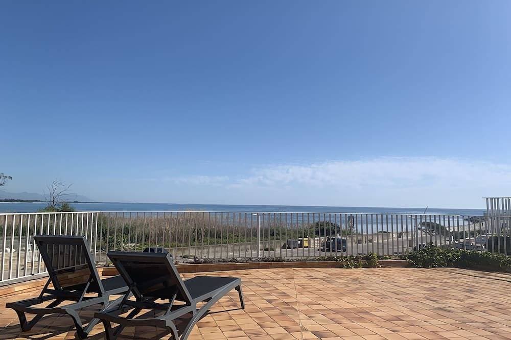 Foto 12 von 13: 4-star waterfront villa with exceptional sea views