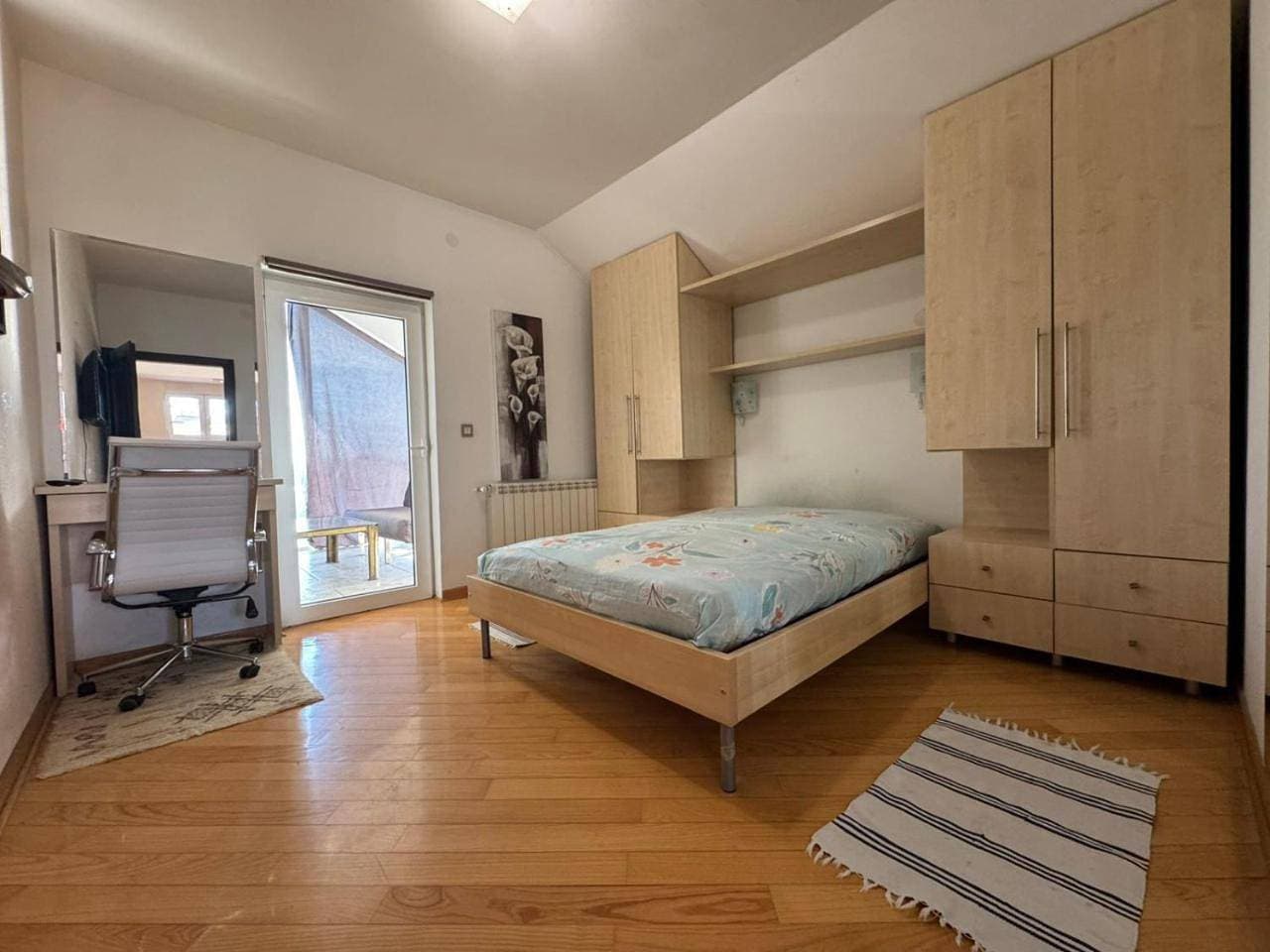 Foto 13 von 20: One-Bedroom Apartment with Balcony