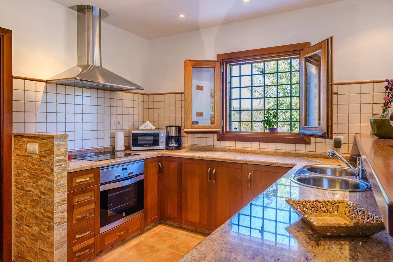 Foto 11 von 25: Ibizenkische Finca mit Veranda, Gemüsegarten, Sonnenterrasse und WLAN