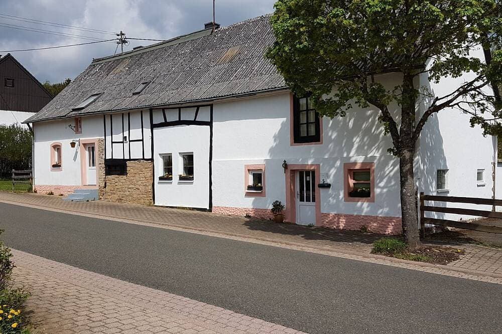Beautiful apartment located in a Fachwerk style farmhouse in the Hünsruck Hochwald 1