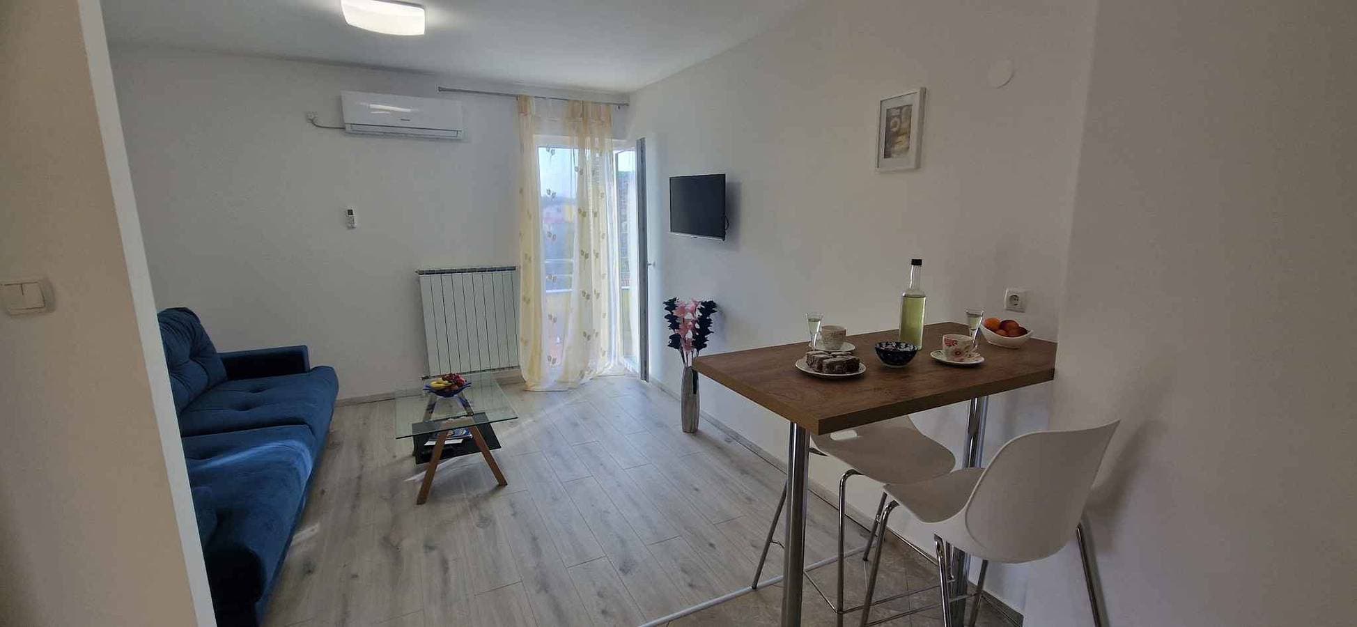 Foto 12 von 20: Ferienwohnung mit Terrasse und Meerblick 50 m von der Adria