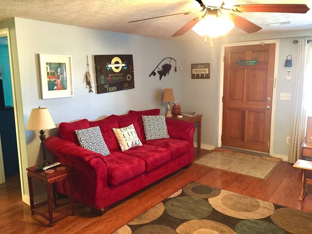 Foto 8 von 28: * Lakefront * Ziehen Sie den Netzstecker in unserem Lakehouse mit Bootsrampe und eigenem Dock - ohne WIFI