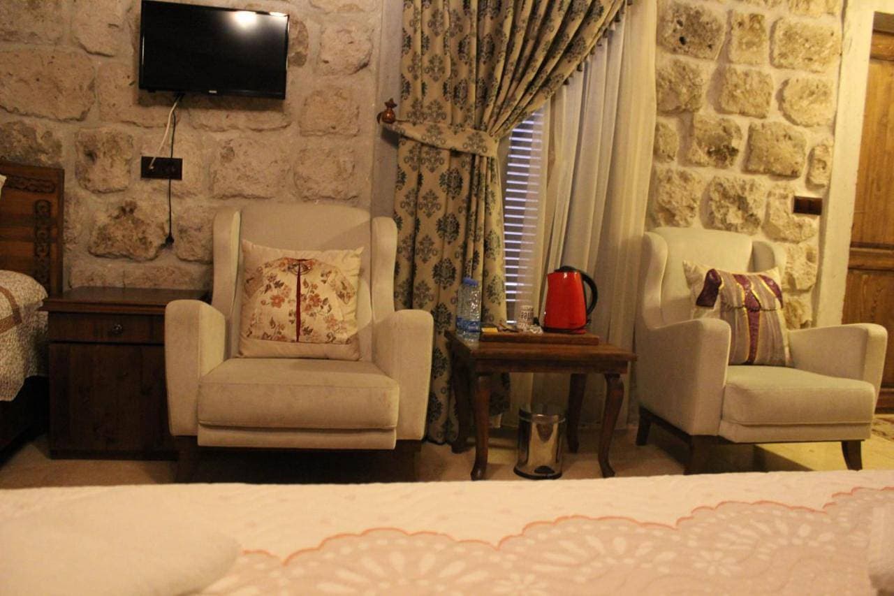 Foto 8 von 16: Deluxe Triple Stone Room with Courtyard View